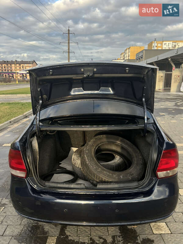 Седан Volkswagen Polo 2012 в Ужгороді