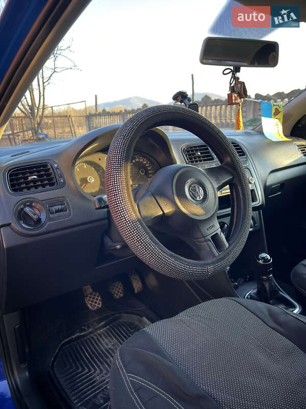 Хэтчбек Volkswagen Polo 2010 в Надворной