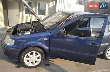 Хэтчбек Volkswagen Polo 2000 в 