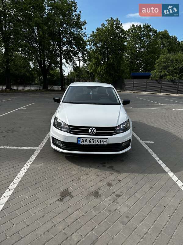 Седан Volkswagen Polo 2016 в Луцьку