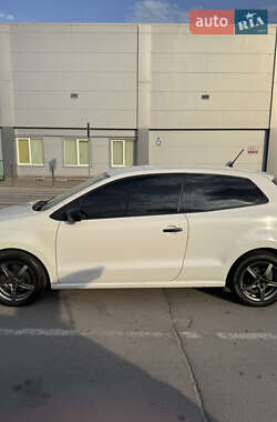 Хетчбек Volkswagen Polo 2010 в 