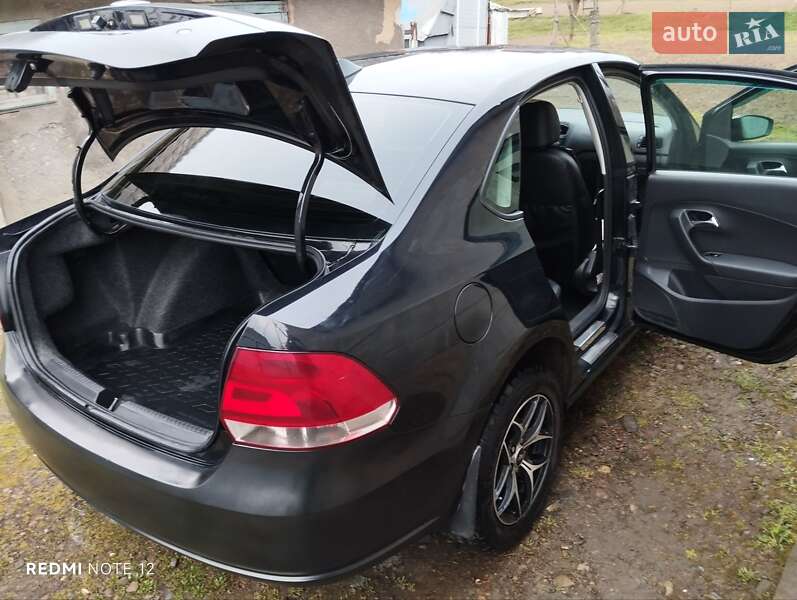 Седан Volkswagen Polo 2011 в Черновцах