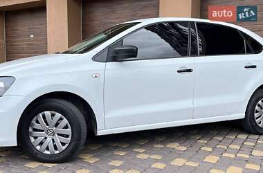 Седан Volkswagen Polo 2015 в 
