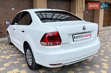 Седан Volkswagen Polo 2015 в 