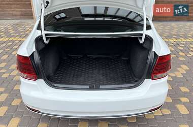 Седан Volkswagen Polo 2015 в 