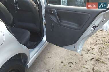 Хетчбек Volkswagen Polo 2001 в 