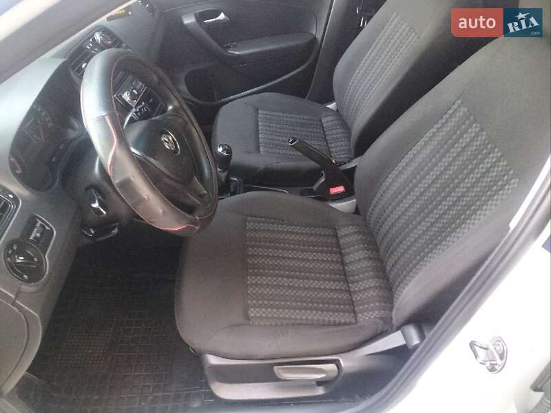 Седан Volkswagen Polo 2016 в Прилуках