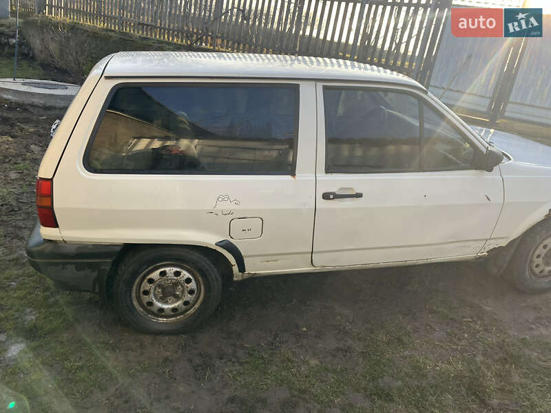 Хэтчбек Volkswagen Polo 1991 в Кельменцах