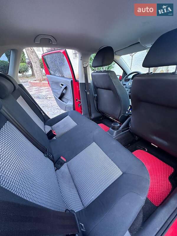 Хетчбек Volkswagen Polo 2013 в Чернівцях