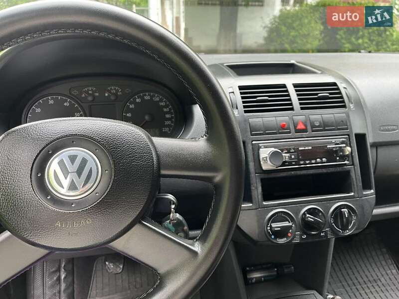 Хэтчбек Volkswagen Polo 2003 в Калуше