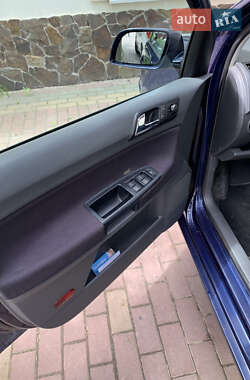 Хетчбек Volkswagen Polo 2003 в 
