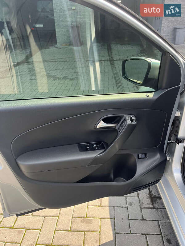 Седан Volkswagen Polo 2016 в Здолбунове