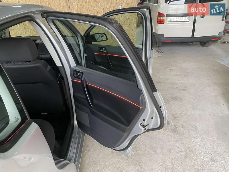 Хэтчбек Volkswagen Polo 2004 в Ровно