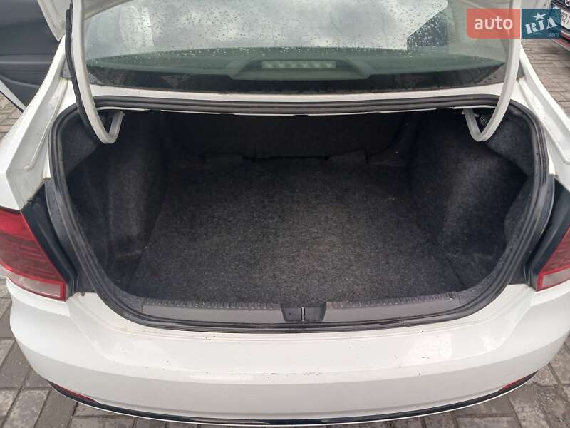 Седан Volkswagen Polo 2017 в Львове