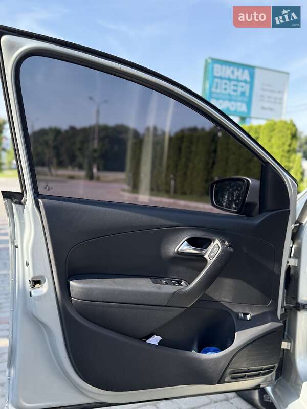 Седан Volkswagen Polo 2012 в Дунаевцах