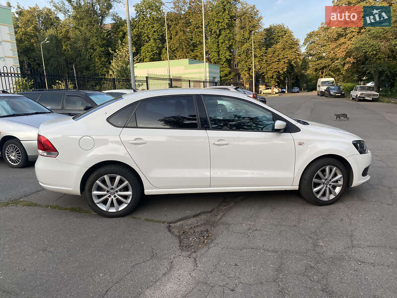 Седан Volkswagen Polo 2012 в Киеве