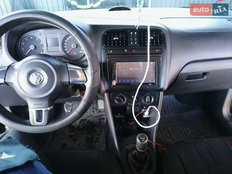 Седан Volkswagen Polo 2011 в Полонном