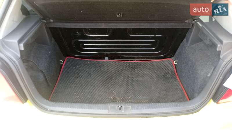 Хетчбек Volkswagen Polo 2003 в Дніпрі