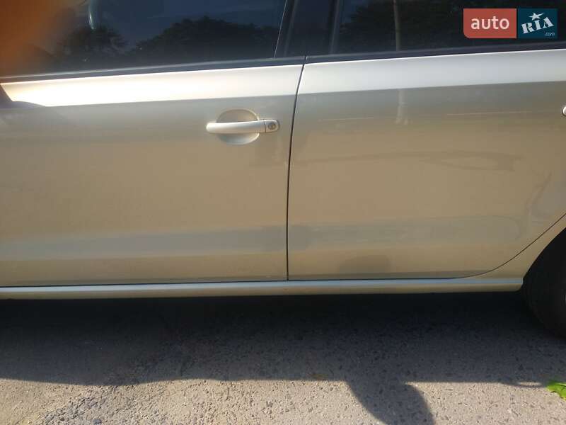 Седан Volkswagen Polo 2011 в Рівному