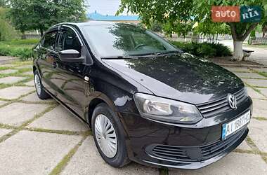 Седан Volkswagen Polo 2013 в Черновцах