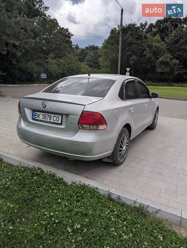 Седан Volkswagen Polo 2012 в Радивиліві