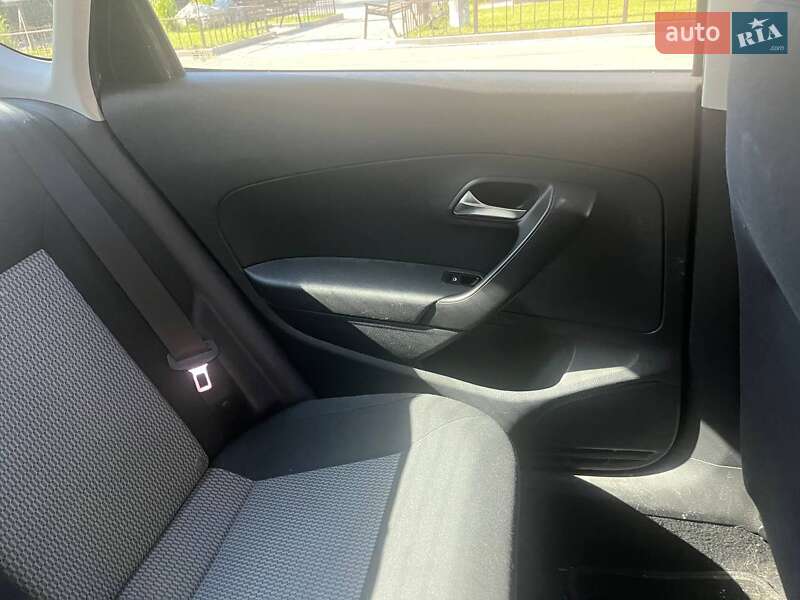 Седан Volkswagen Polo 2012 в Днепре