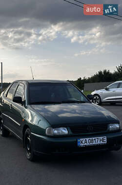 Седан Volkswagen Polo 1998 в Киеве