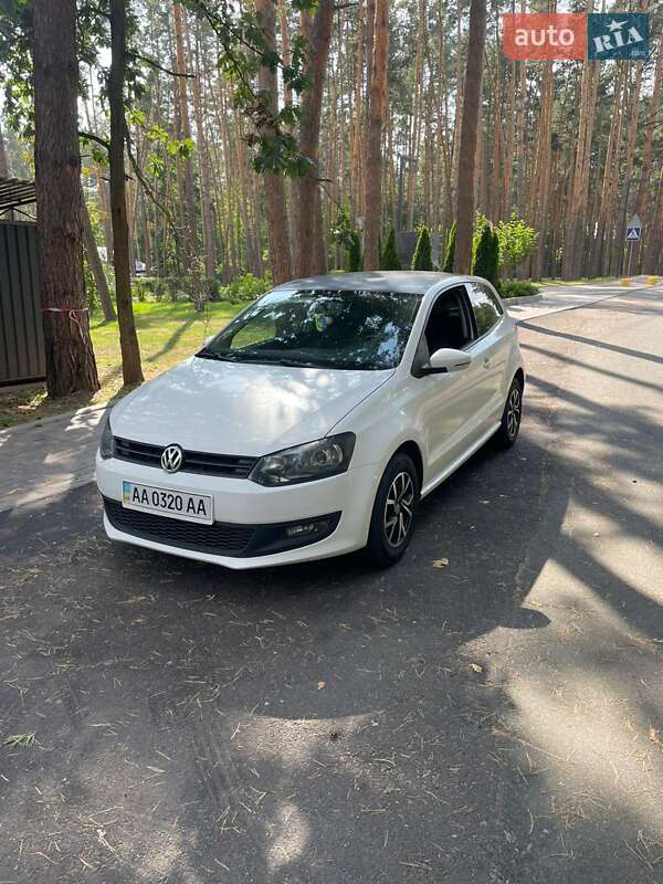 Хэтчбек Volkswagen Polo 2014 в Киеве фото Хэтчбек Volkswagen Polo 2014 в Киеве