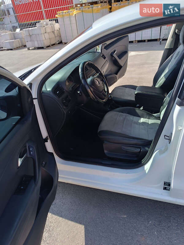 Седан Volkswagen Polo 2016 в Дніпрі