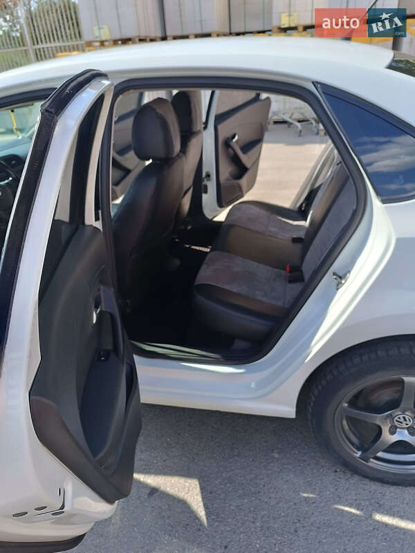 Седан Volkswagen Polo 2016 в Дніпрі