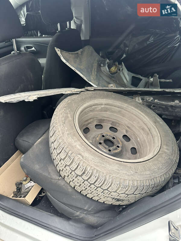 Седан Volkswagen Polo 2012 в Гребенках