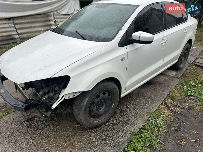 Седан Volkswagen Polo 2012 в Гребенках