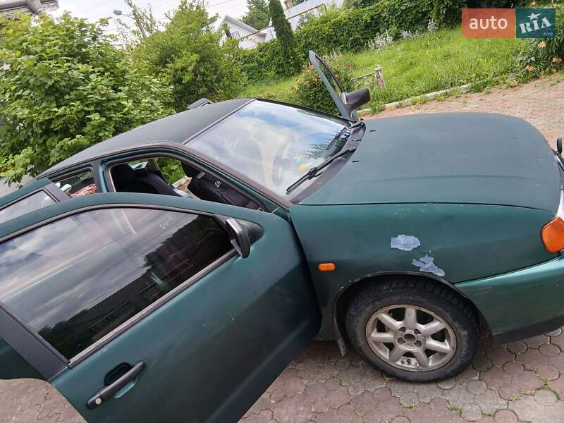 Седан Volkswagen Polo 1996 в Чернівцях