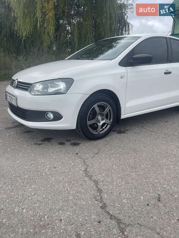 Седан Volkswagen Polo 2012 в Буську
