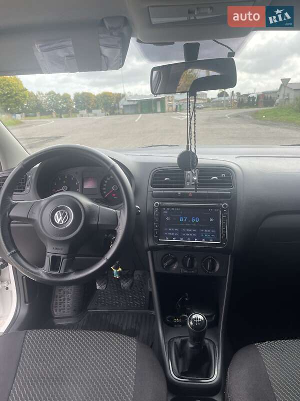 Седан Volkswagen Polo 2012 в Буську