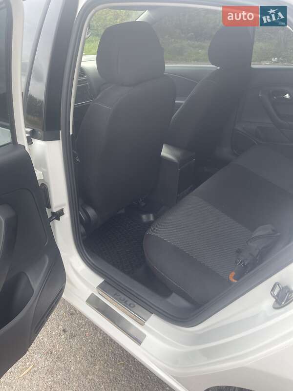 Седан Volkswagen Polo 2012 в Буську