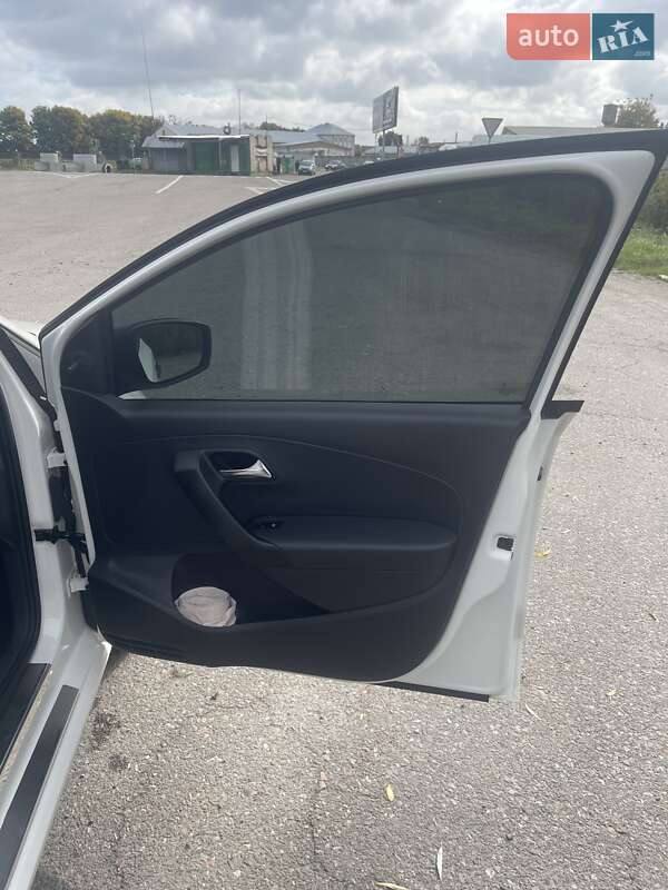 Седан Volkswagen Polo 2012 в Буську