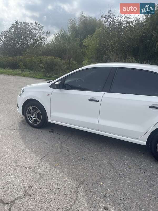 Седан Volkswagen Polo 2012 в Буську