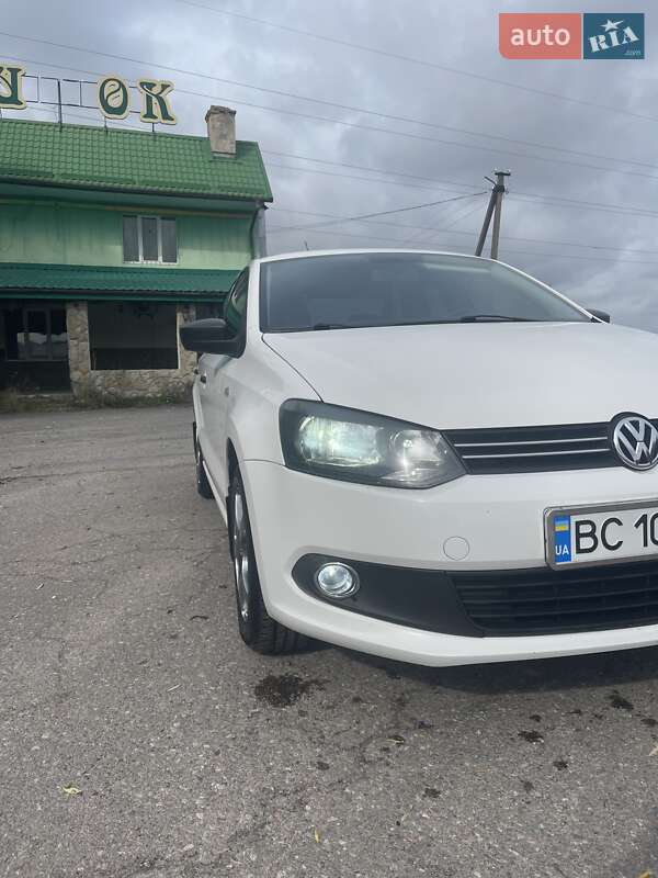 Седан Volkswagen Polo 2012 в Буську