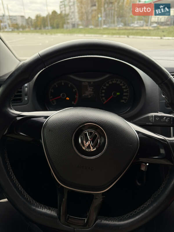 Седан Volkswagen Polo 2016 в Сумах