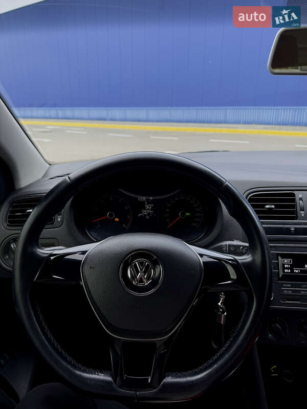 Седан Volkswagen Polo 2016 в Сумах