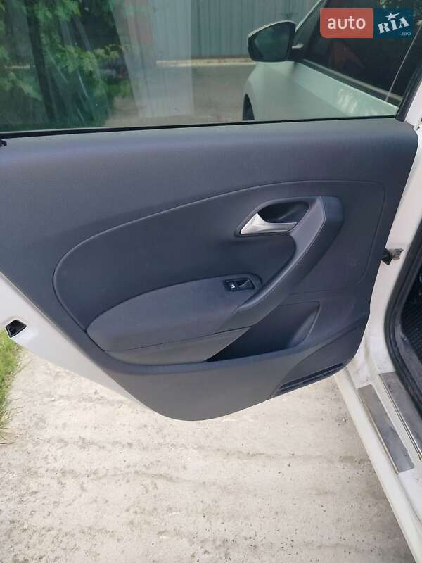 Хэтчбек Volkswagen Polo 2011 в Обухове фото 2 Хэтчбек Volkswagen Polo 2011 в Обухове