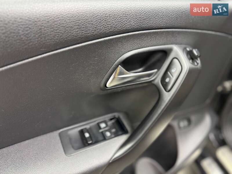 Седан Volkswagen Polo 2011 в Черновцах