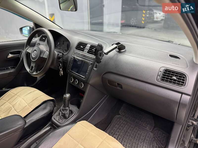 Седан Volkswagen Polo 2011 в Черновцах