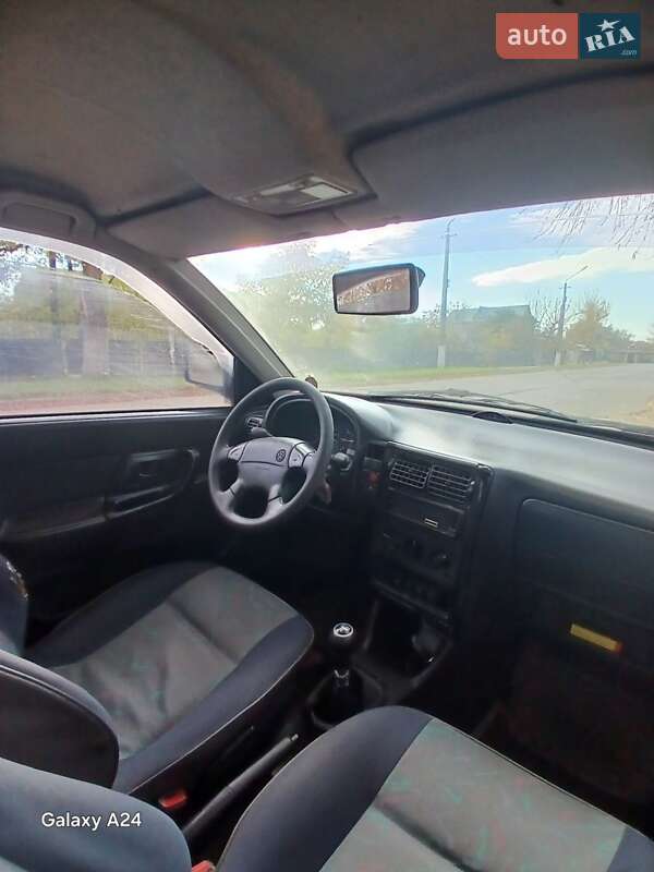 Седан Volkswagen Polo 1998 в Снигиревке