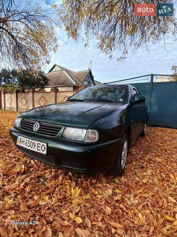 Седан Volkswagen Polo 1998 в Снигиревке