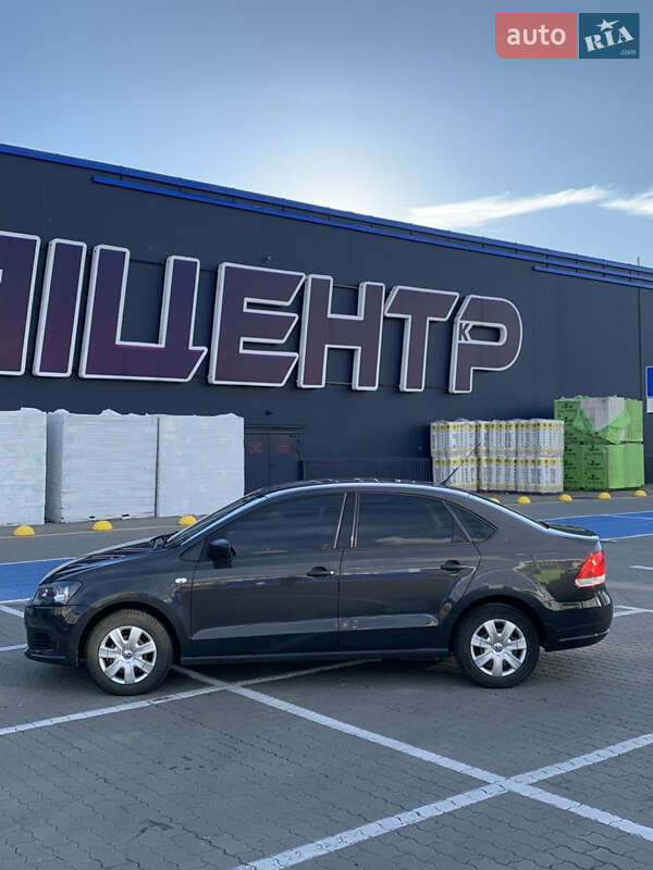 Седан Volkswagen Polo 2012 в Ивано-Франковске