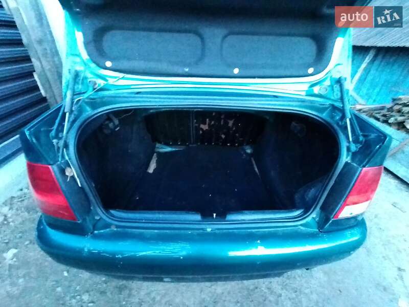 Седан Volkswagen Polo 1997 в Долині