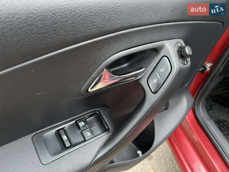 Седан Volkswagen Polo 2011 в Києві фото 10 Седан Volkswagen Polo 2011 в Києві