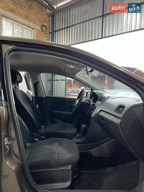 Седан Volkswagen Polo 2015 в Казатине